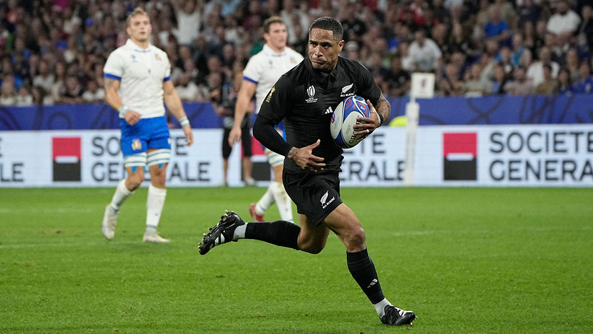 Aaron Smith scores a try for New Zeaand v Italy at 2023 Rugby World Cup