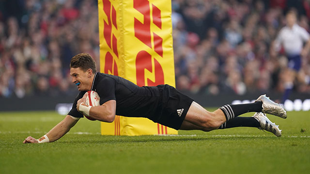 Beauden Barrett scores a try for New Zealand against Wales in the 2021 autumn internationals