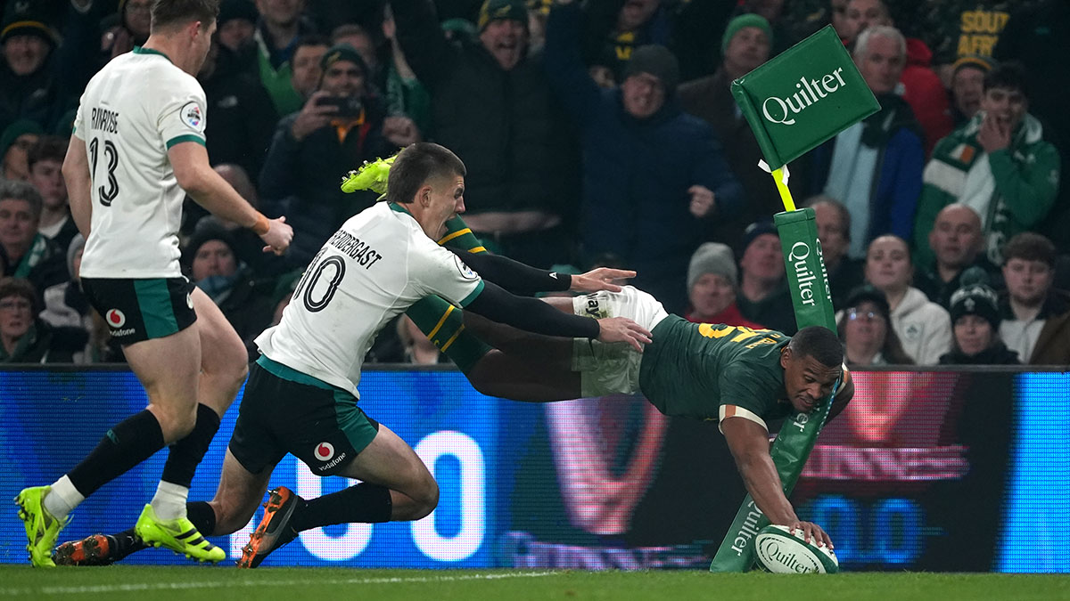 Damian Willemse scores a try for South Africa against Ireland in 2025 Autumn Internationals