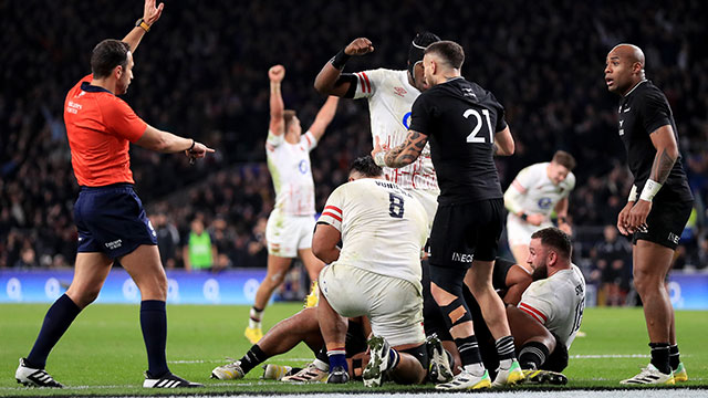 England players celebrate a try against New Zealand during 2022 Autumn Internationals