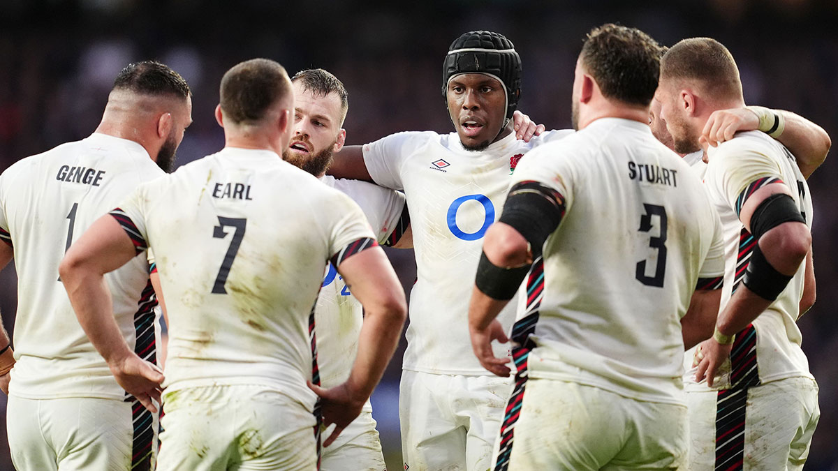 England players in huddle during 2025 Six Nations match against Scotland