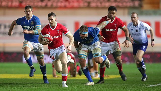 Gareth Davies in action for Wales v Italy in 2020 Autumn Nations Cup