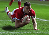 Gareth Davies scoring a try for Wales