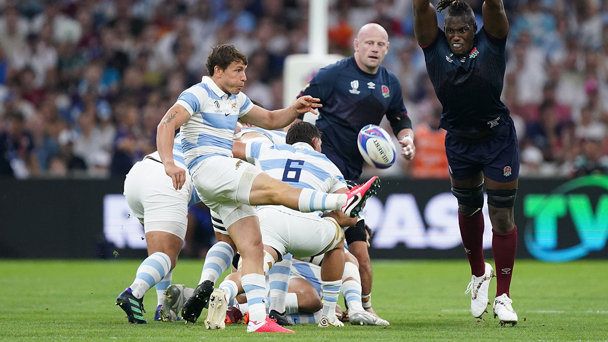 Gonzalo Bertranou kicks for Argentina against England in 2023 Rugby World Cup