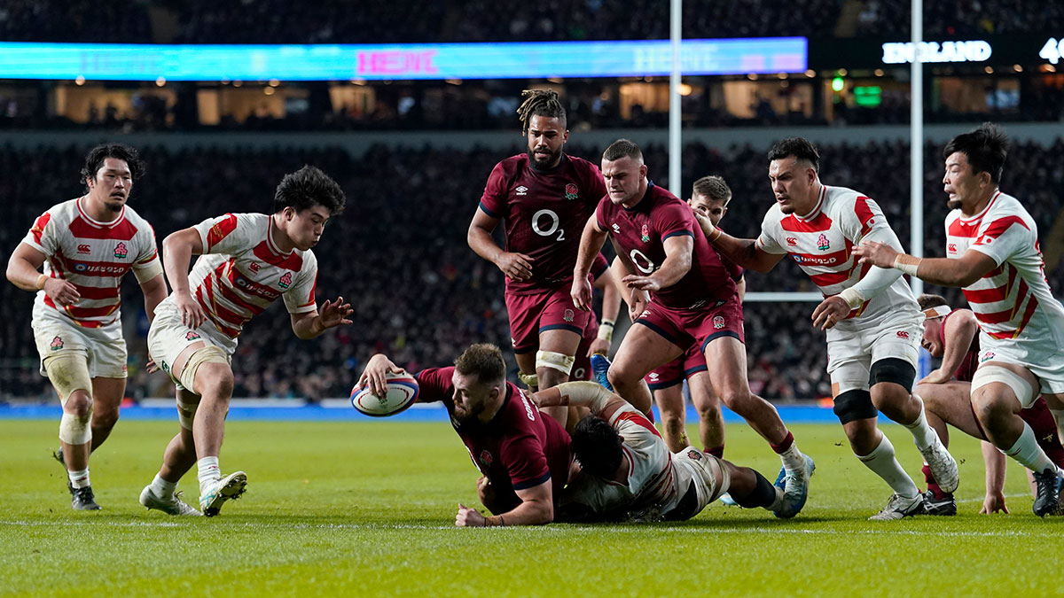 Luke Cowan Dickie scores a try for England v Japan during 2024 autumn internationals