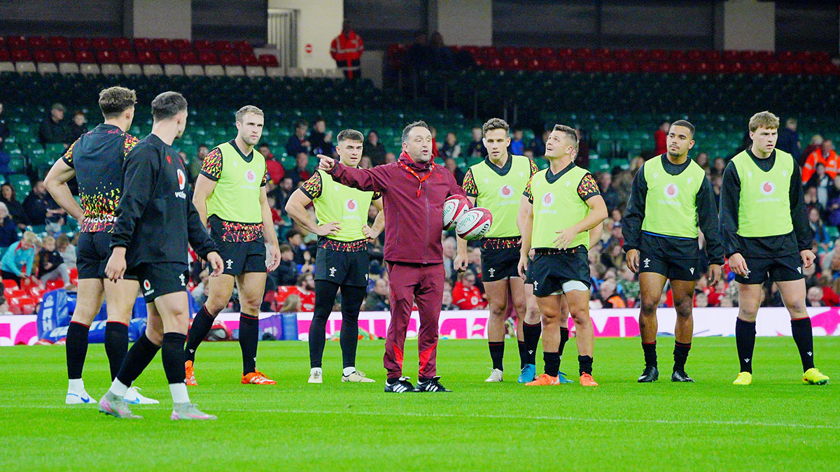 Matt Sherratt oversees a Wales coaching session during 2025 Autumn Internationals