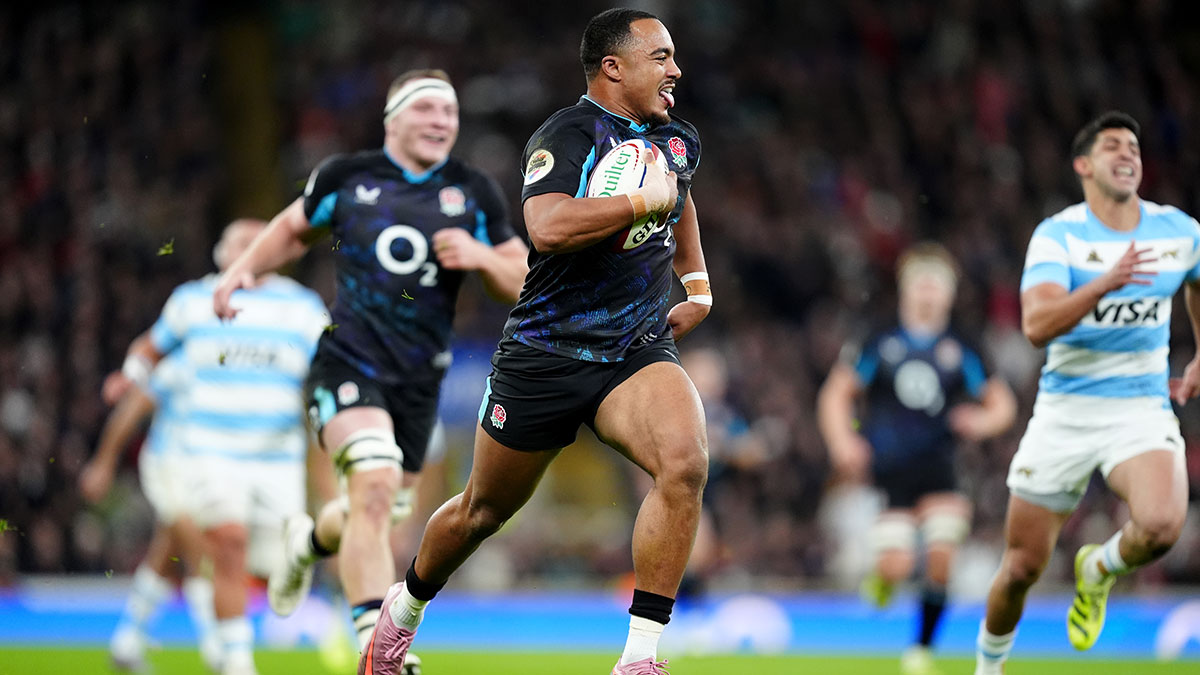 Max Ojomoh scores a try for England v Argentina during 2025 Autumn Internationals