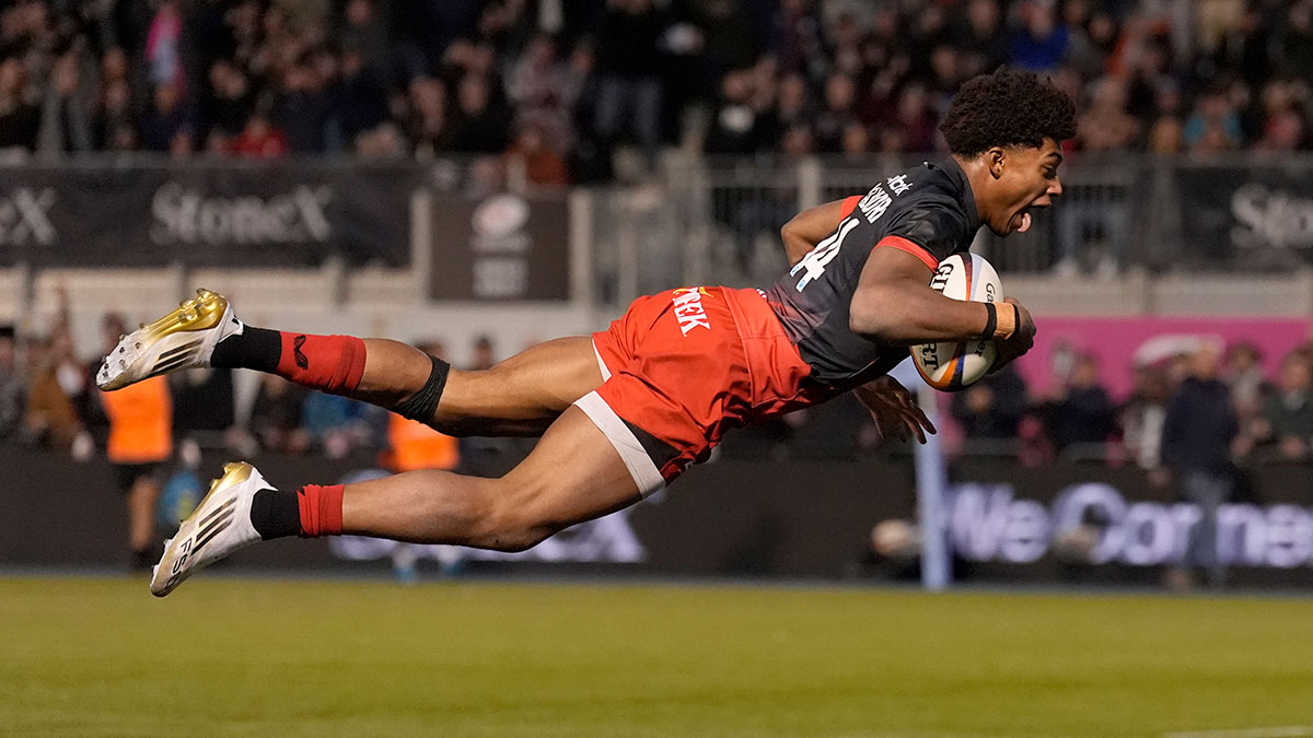 Noah Caluori scores a try for Saracens against Sale Sharks in October 2025