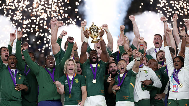 Siya Kolisi lifts the trophy as South Africa win the 2019 Rugby World Cup final