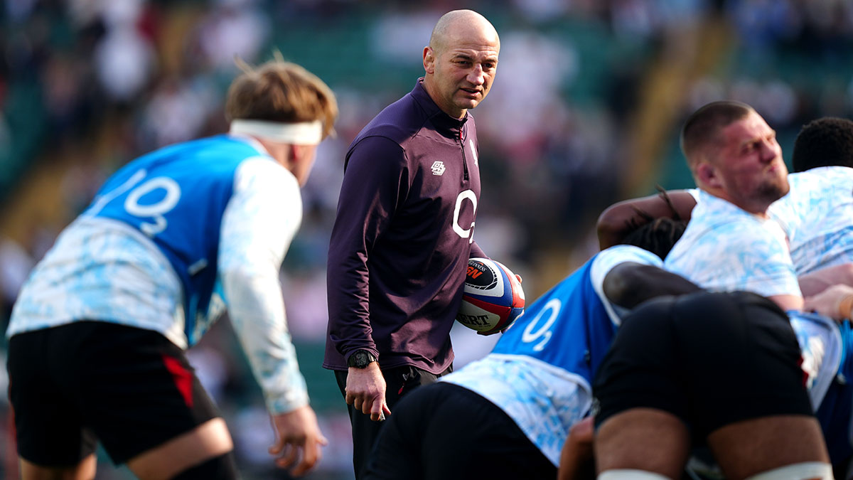 Steve Borthwick with players ahead of England v Italy match during 2025 Six Nations