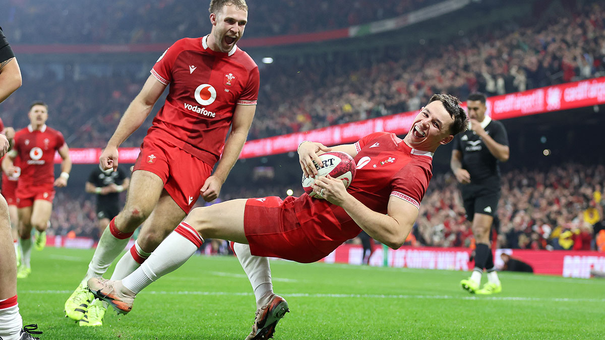 Tom Rogers scores a third try for Wales against New Zealand during 2025 Autumn Internationals