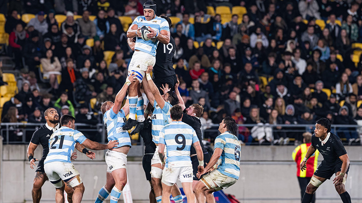 Tomas Lavanini wins a lineout for Argentina against New Zealand in 2024 Rugby Championship