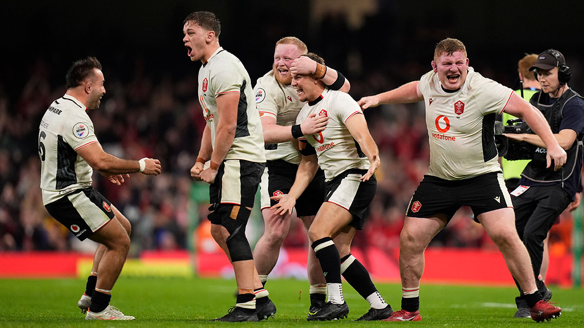 Wales players celebrate victory over Japan during 2025 Autumn Internationals